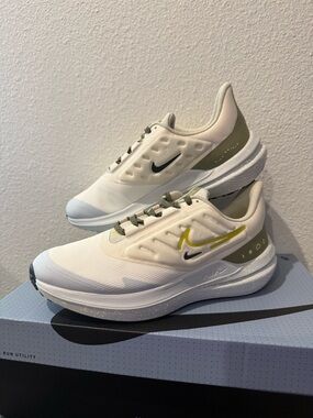 Nike Air Winflo Shield (8.5W/7M